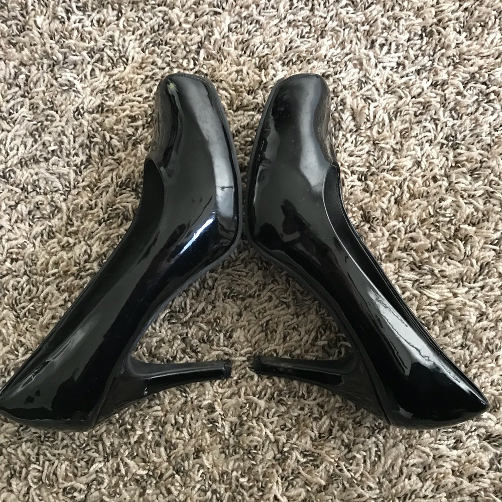 Black shiny heels - Picture 4 of 4